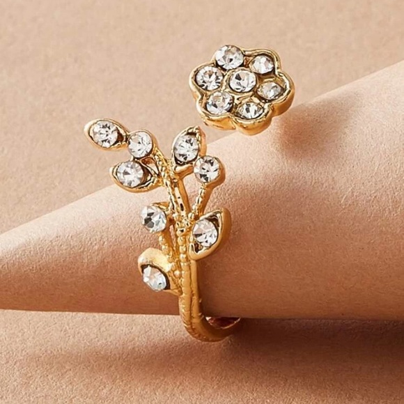 Adjustable Flower Ring 🌸 - Picture 2 of 4